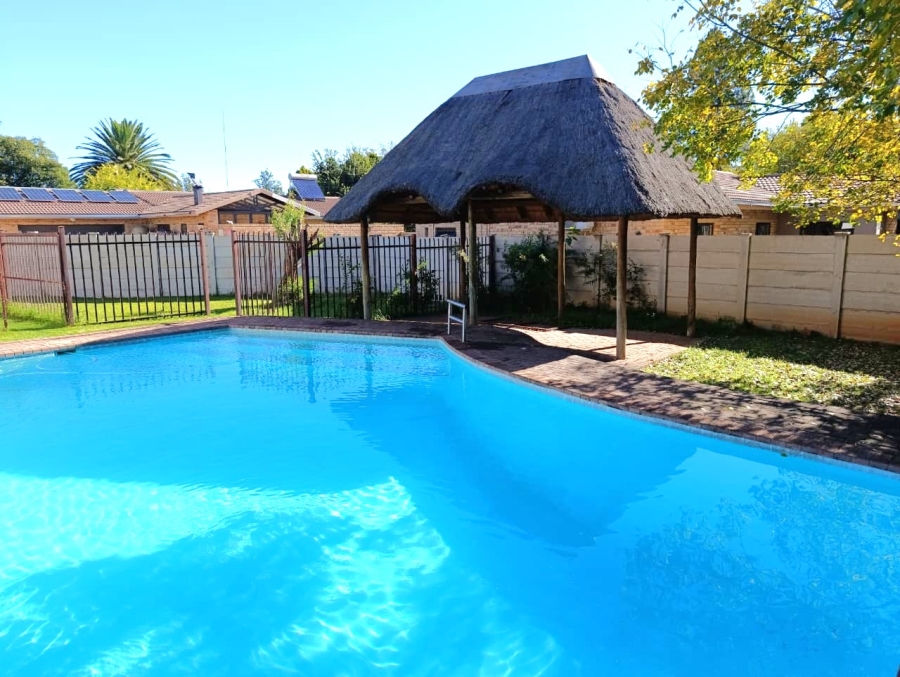 4 Bedroom Property for Sale in Langenhovenpark Free State